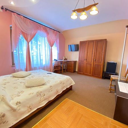 Pensiunea Crocus - Sauna & Billiard Poiana Brasov Exteriör bild