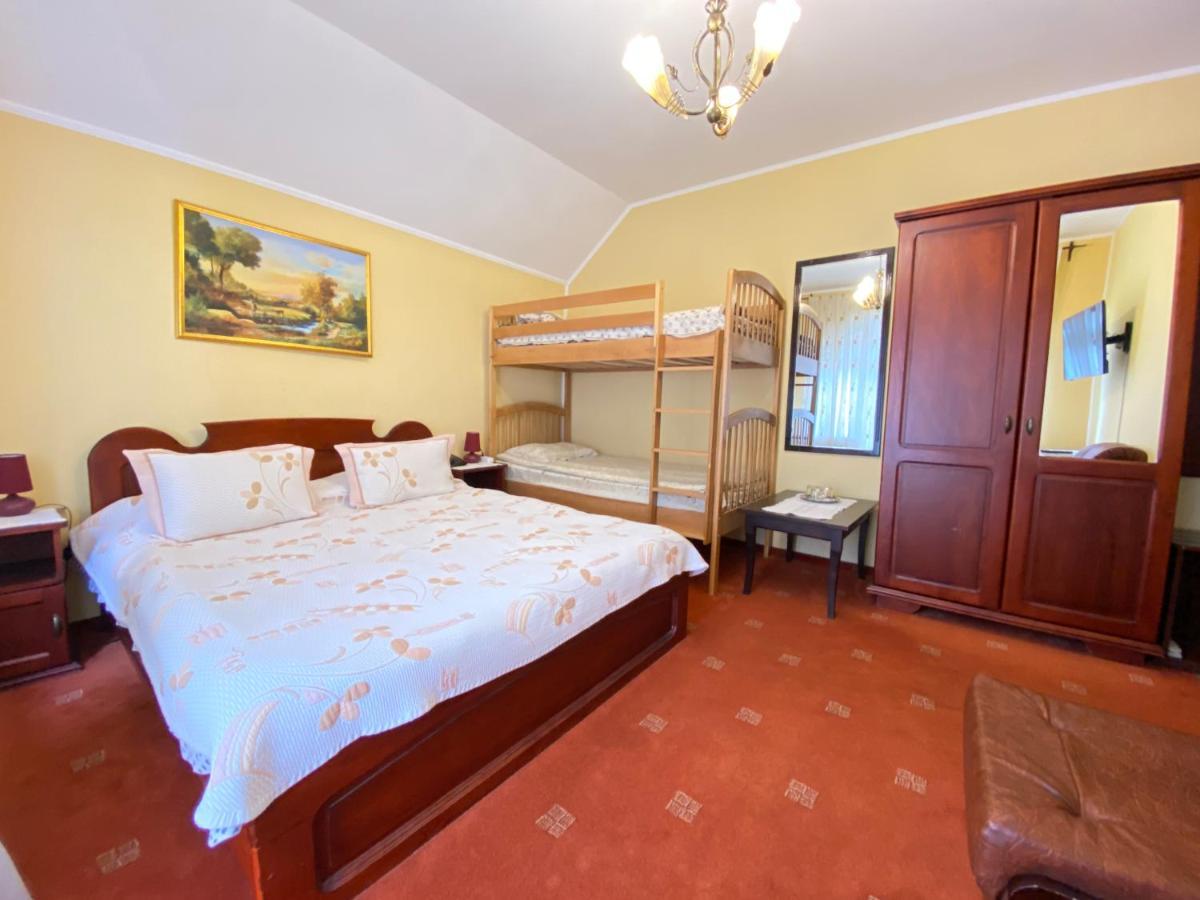 Pensiunea Crocus - Sauna & Billiard Poiana Brasov Exteriör bild