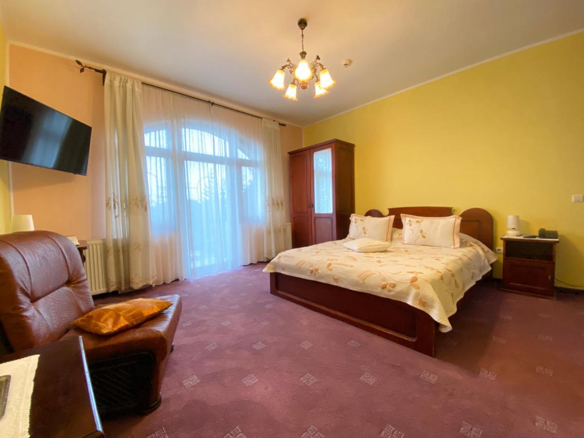 Pensiunea Crocus - Sauna & Billiard Poiana Brasov Exteriör bild
