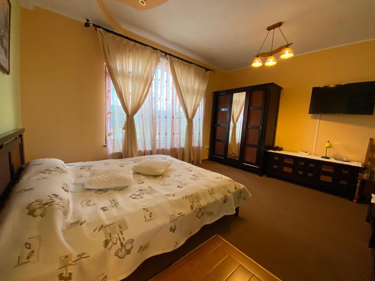 Pensiunea Crocus - Sauna & Billiard Poiana Brasov Exteriör bild
