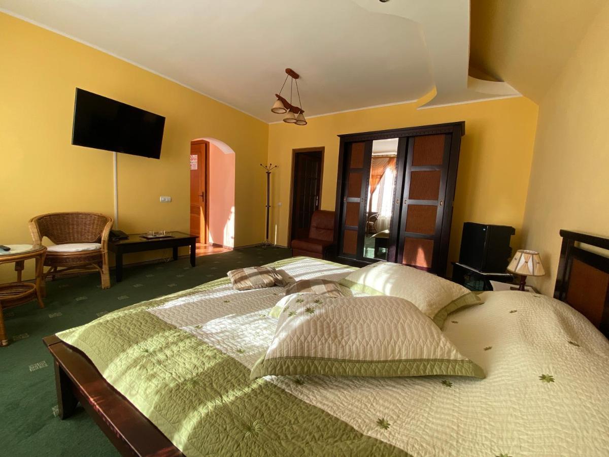 Pensiunea Crocus - Sauna & Billiard Poiana Brasov Exteriör bild