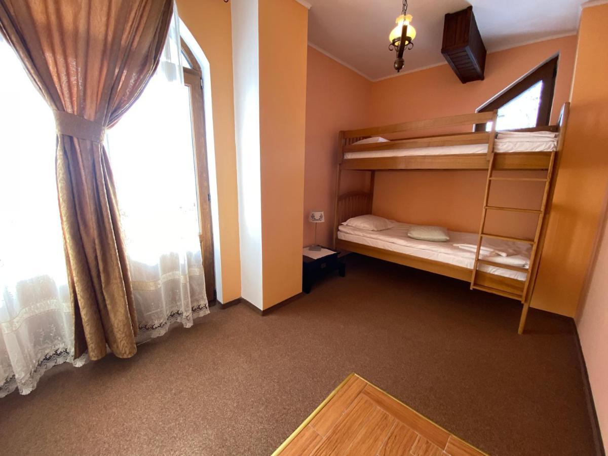 Pensiunea Crocus - Sauna & Billiard Poiana Brasov Exteriör bild