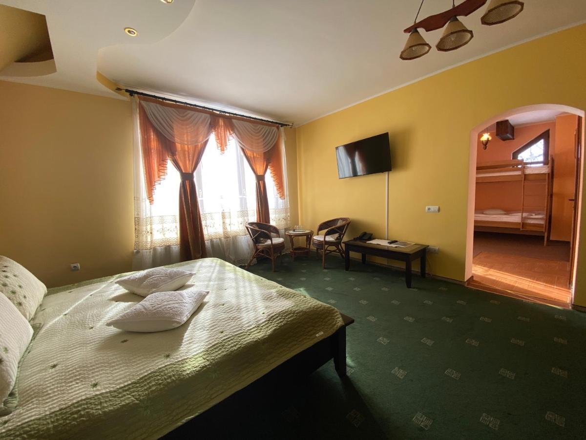 Pensiunea Crocus - Sauna & Billiard Poiana Brasov Exteriör bild