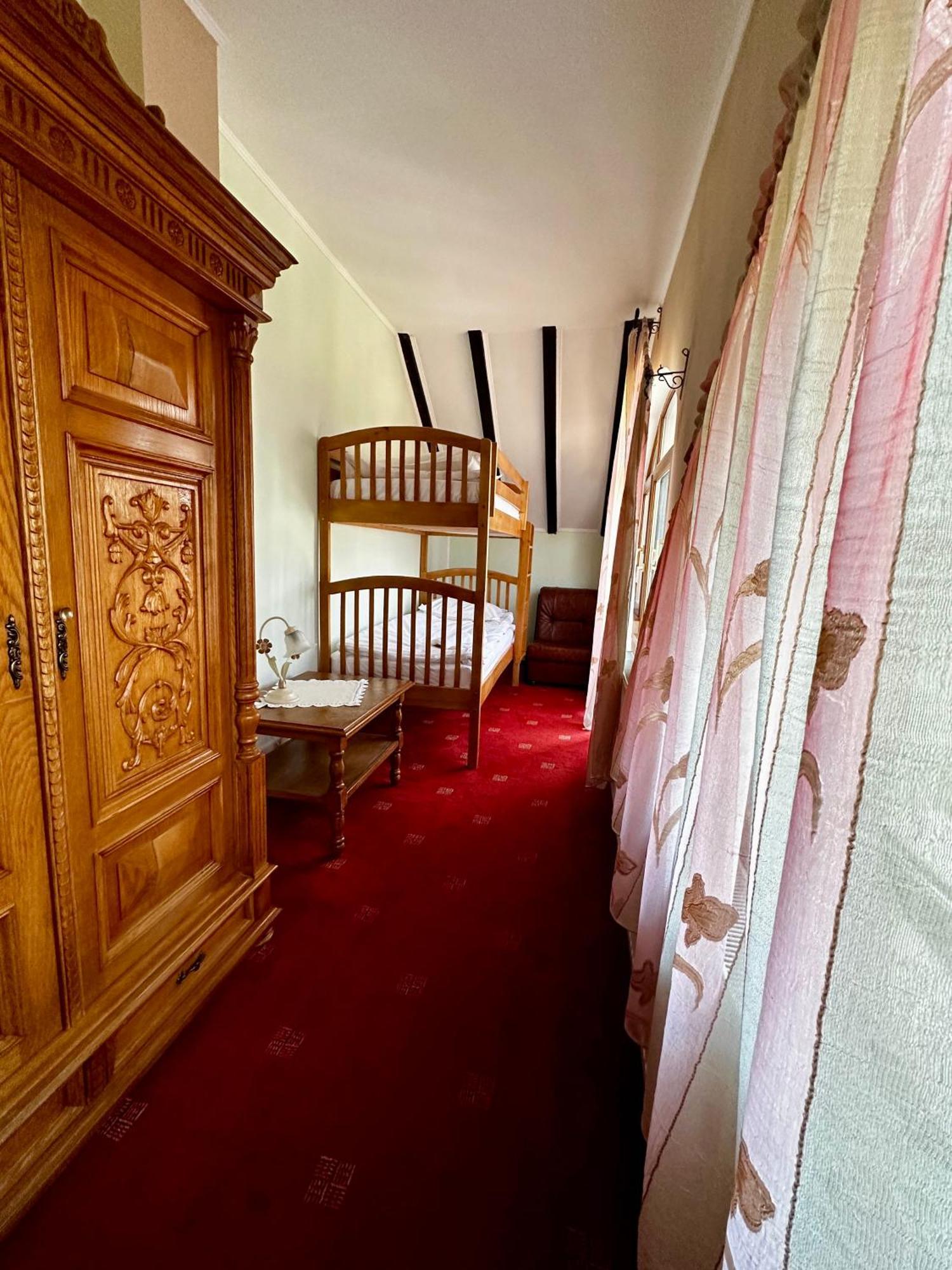 Pensiunea Crocus - Sauna & Billiard Poiana Brasov Exteriör bild