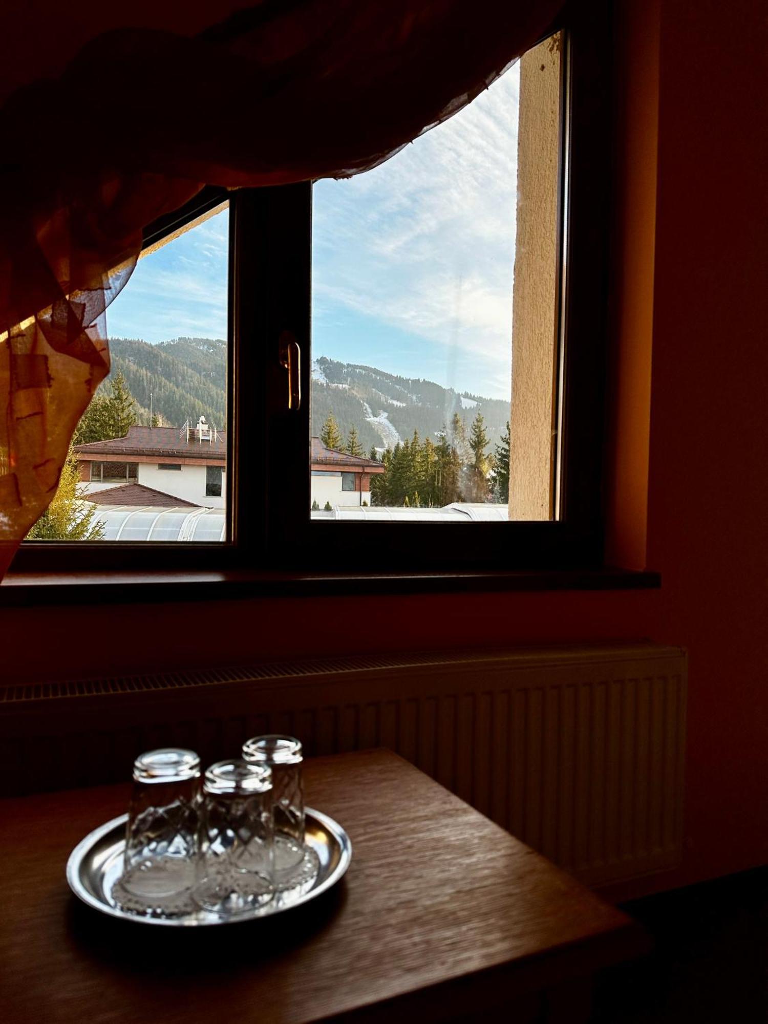 Pensiunea Crocus - Sauna & Billiard Poiana Brasov Exteriör bild