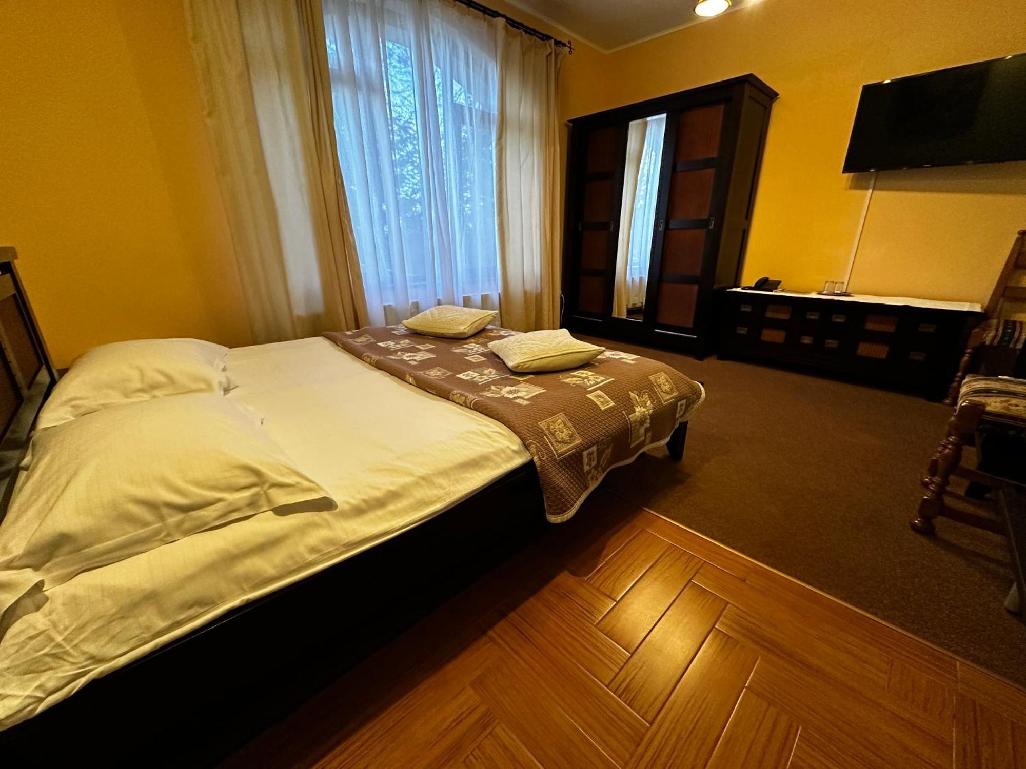 Pensiunea Crocus - Sauna & Billiard Poiana Brasov Exteriör bild