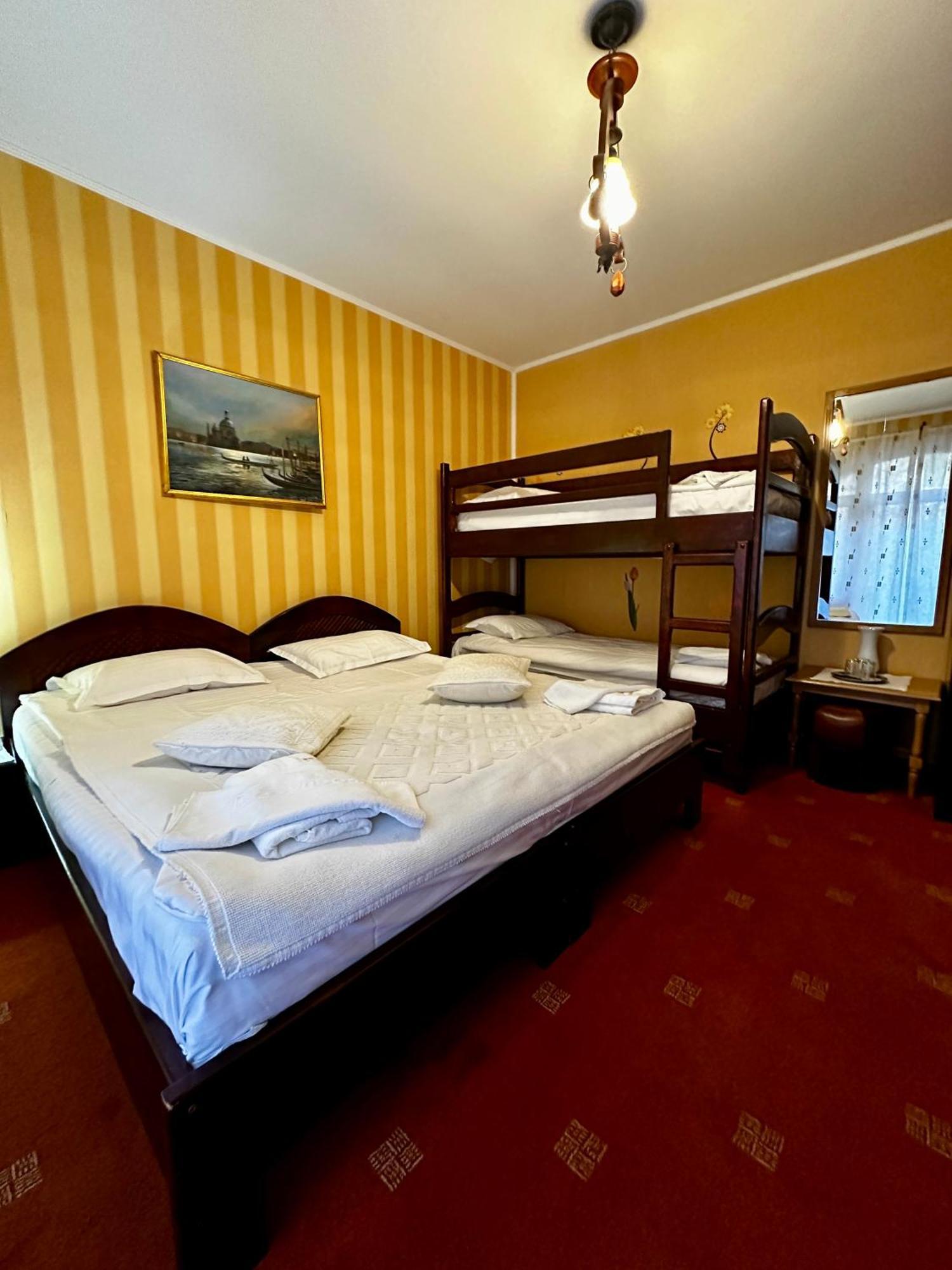 Pensiunea Crocus - Sauna & Billiard Poiana Brasov Exteriör bild