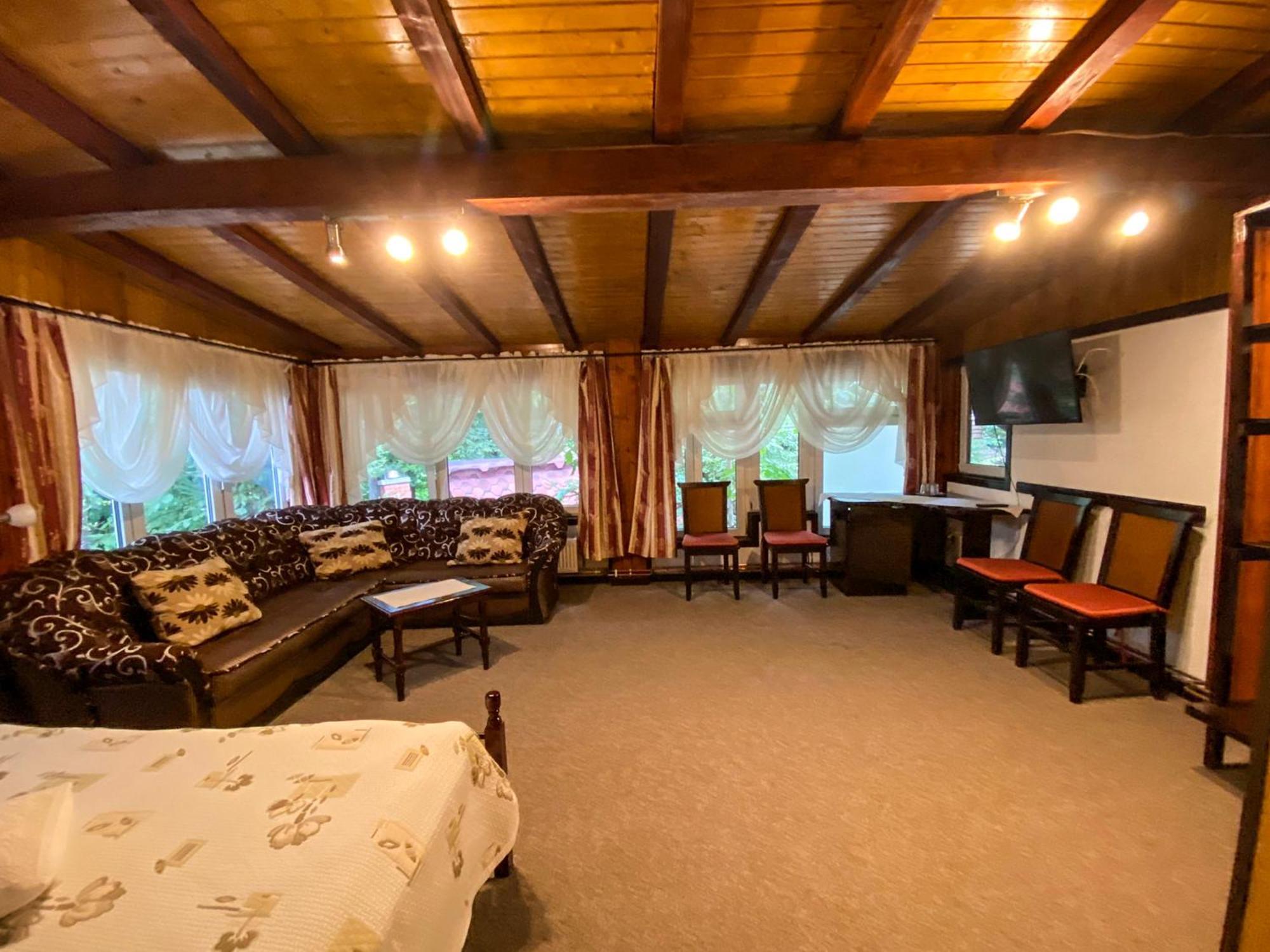 Pensiunea Crocus - Sauna & Billiard Poiana Brasov Rum bild